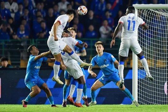 在1-0战胜布伦特福德后，阿森纳暂时登顶积分榜。